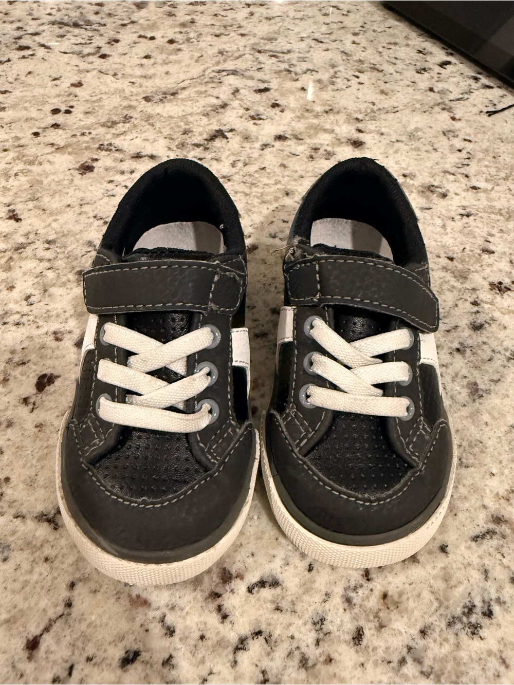 See Kai Run Black and White First Walkers // Sz 6